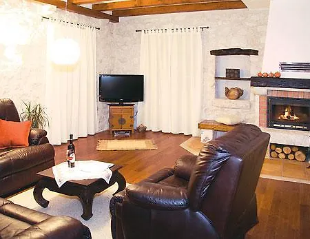 Vila Kameni Dvori Lovorno