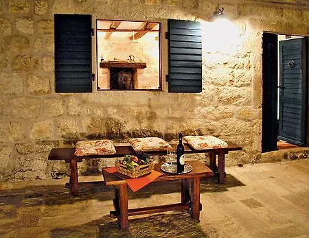 Kameni Dvori