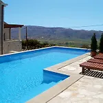 Вилла Kameni Dvori Lovorno