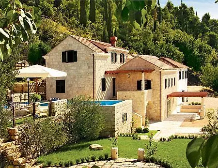 Villa Kameni Dvori Lovorno