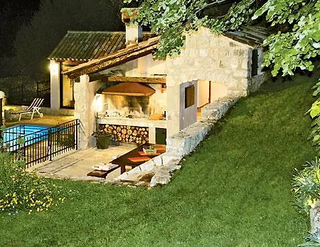 Kameni Dvori Lovorno