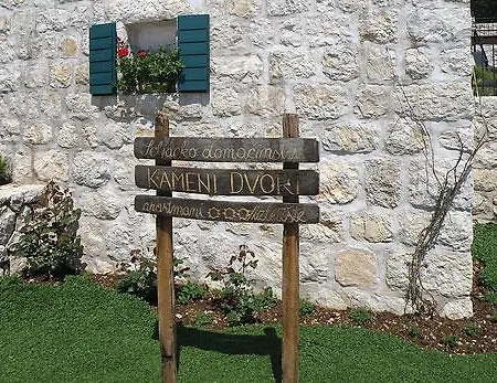 Villa Kameni Dvori Lovorno