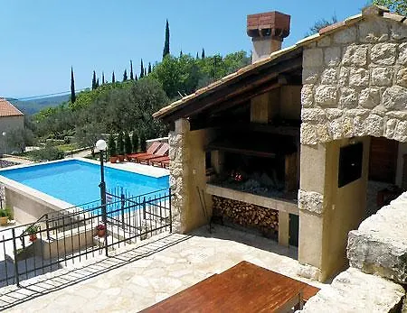 Kameni Dvori Lovorno