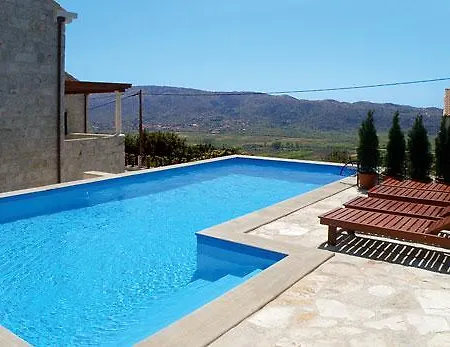 Villa Kameni Dvori Lovorno