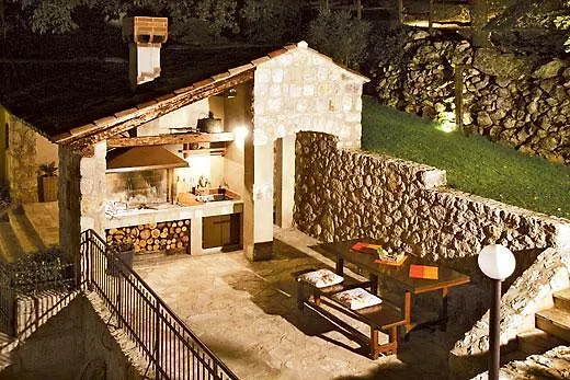 Kameni Dvori Lovorno