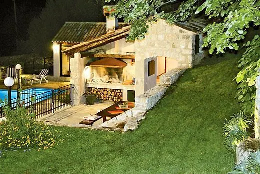 Kameni Dvori Lovorno