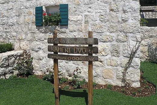 Villa Kameni Dvori Lovorno