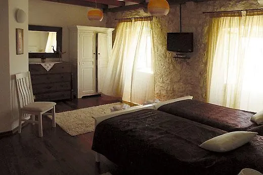 Kameni Dvori Lovorno