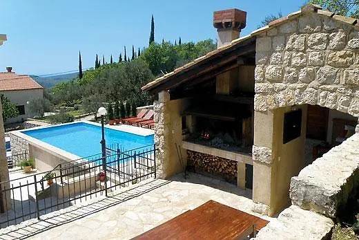 Kameni Dvori Lovorno