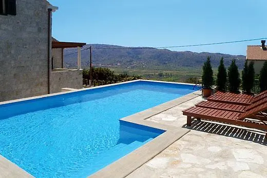 Villa Kameni Dvori Lovorno